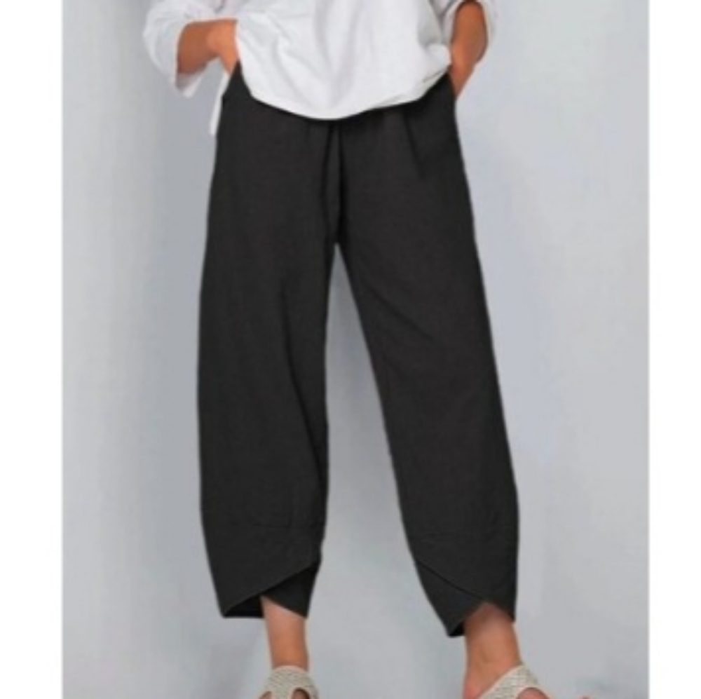 Women's casual black pants.